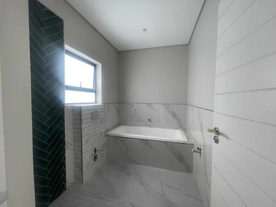 To Let 4 Bedroom Property for Rent in Sandown Western Cape